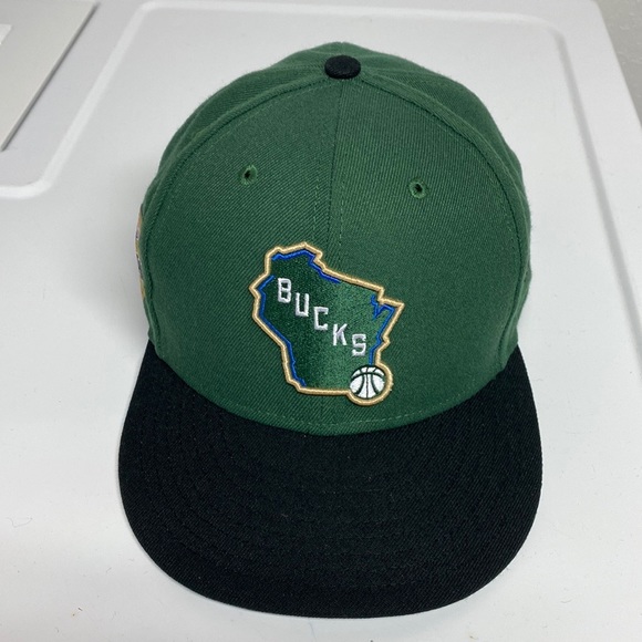 9fifty Milwaukee Bucks New Era SnapBack - Picture 1 of 4
